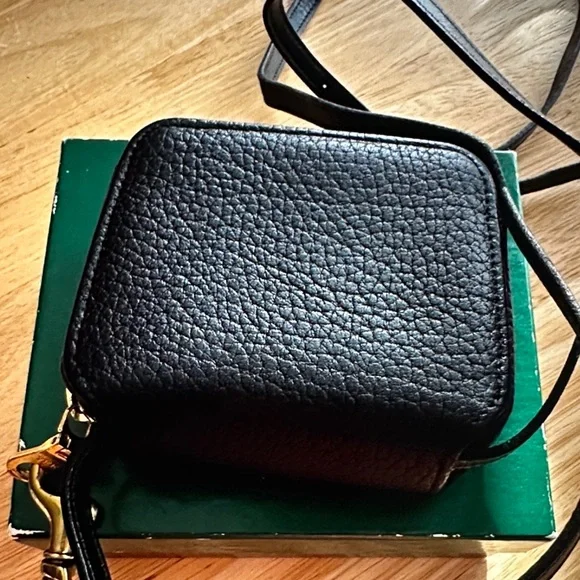 DOONEY and BOURKE VINTAGE Black Leather Crossbody Bag - Picture 2 of 3